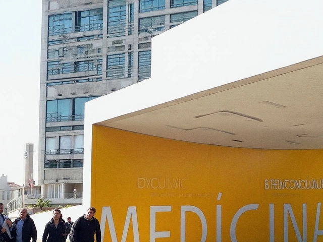 Universidade do Porto: reitor denuncia pressões para 30 vagas em Medicina; ministro nega e fala em mentira